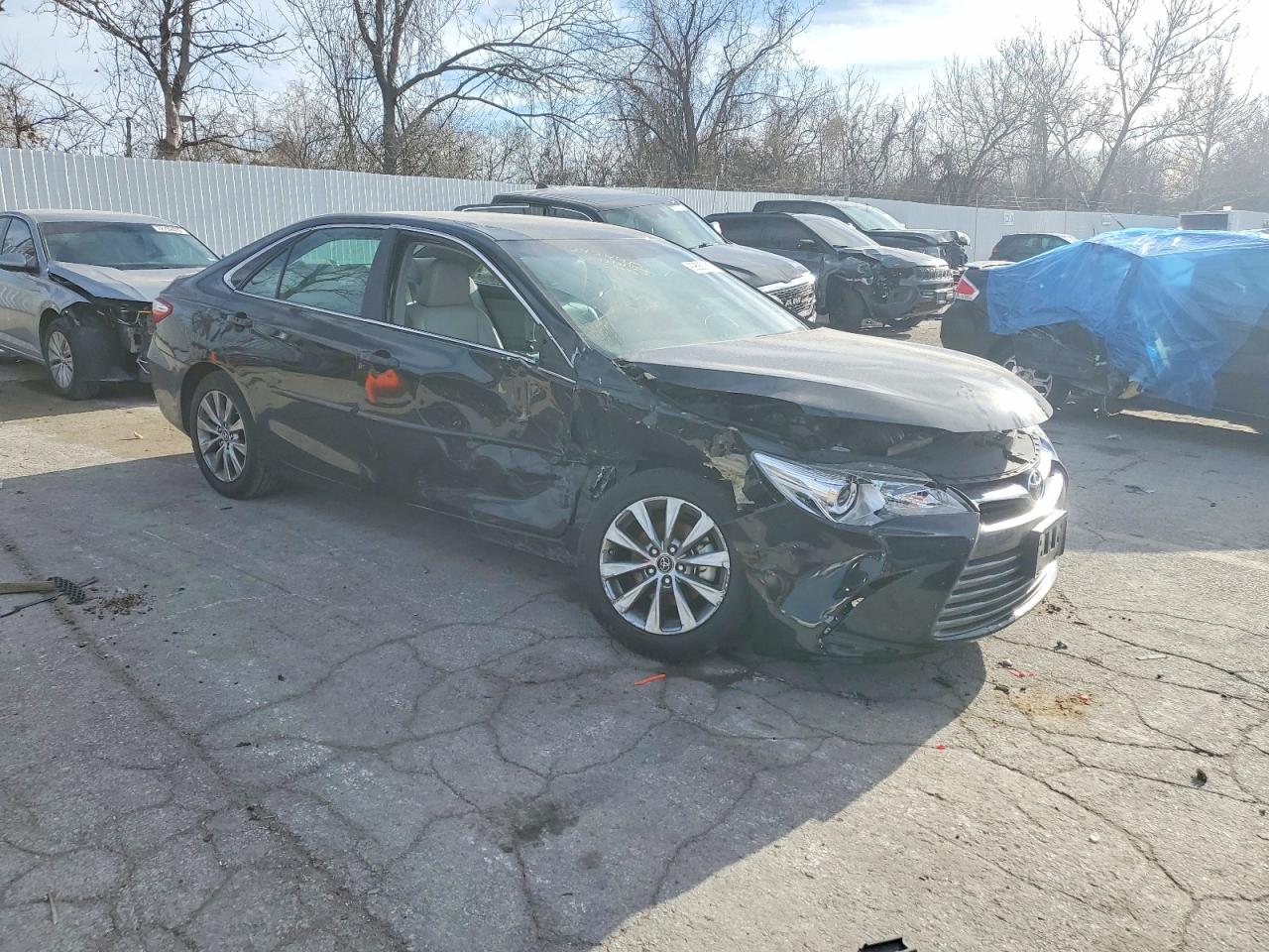 2017 TOYOTA CAMRY LE photo 4
