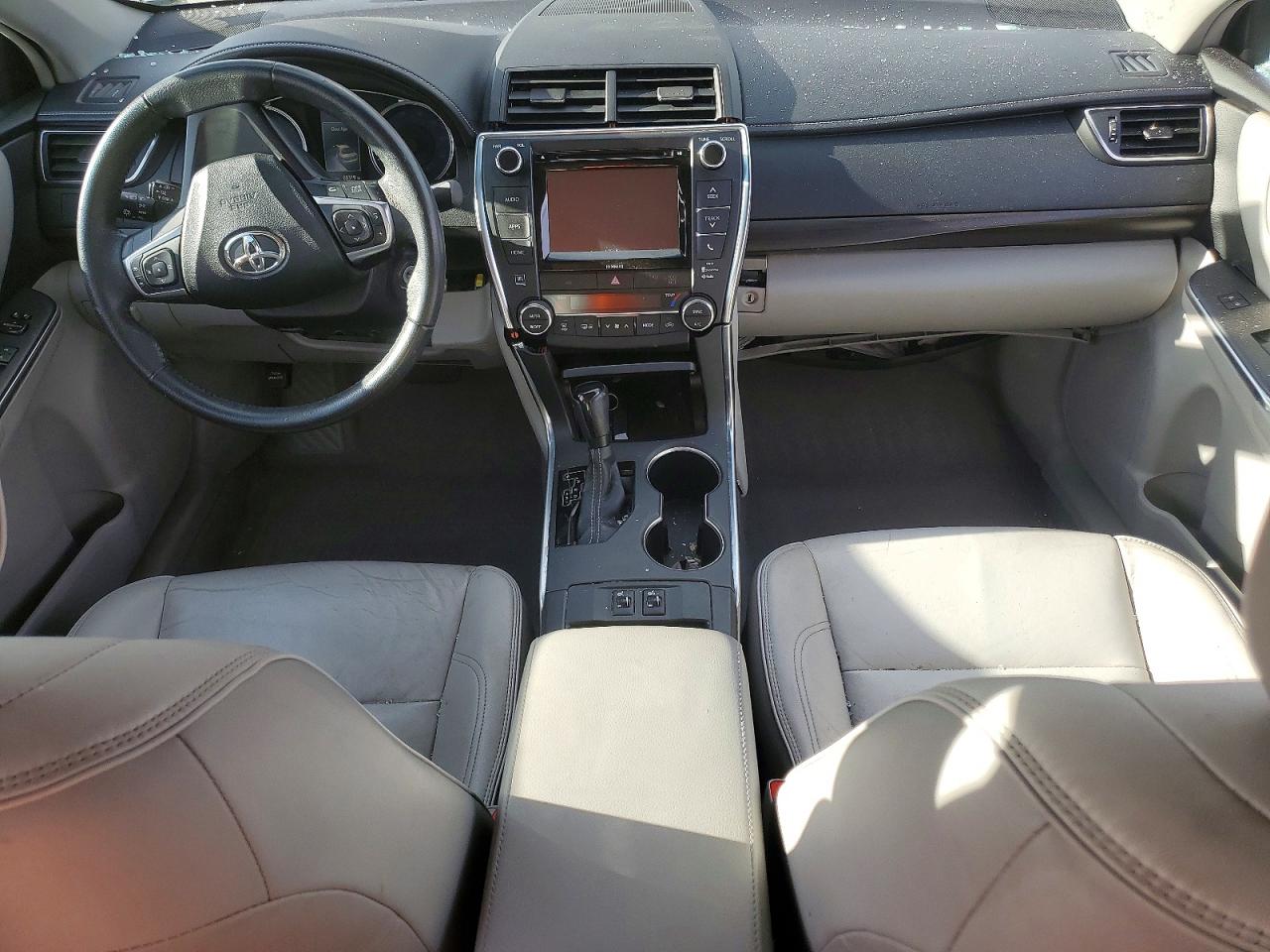 2017 TOYOTA CAMRY LE photo 8
