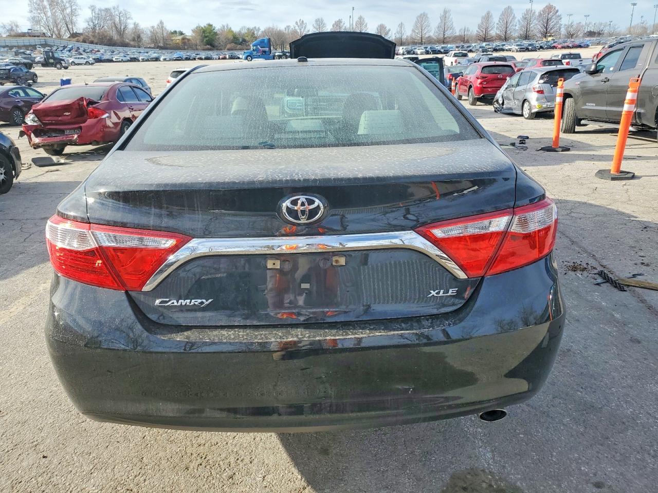 2017 TOYOTA CAMRY LE photo 6
