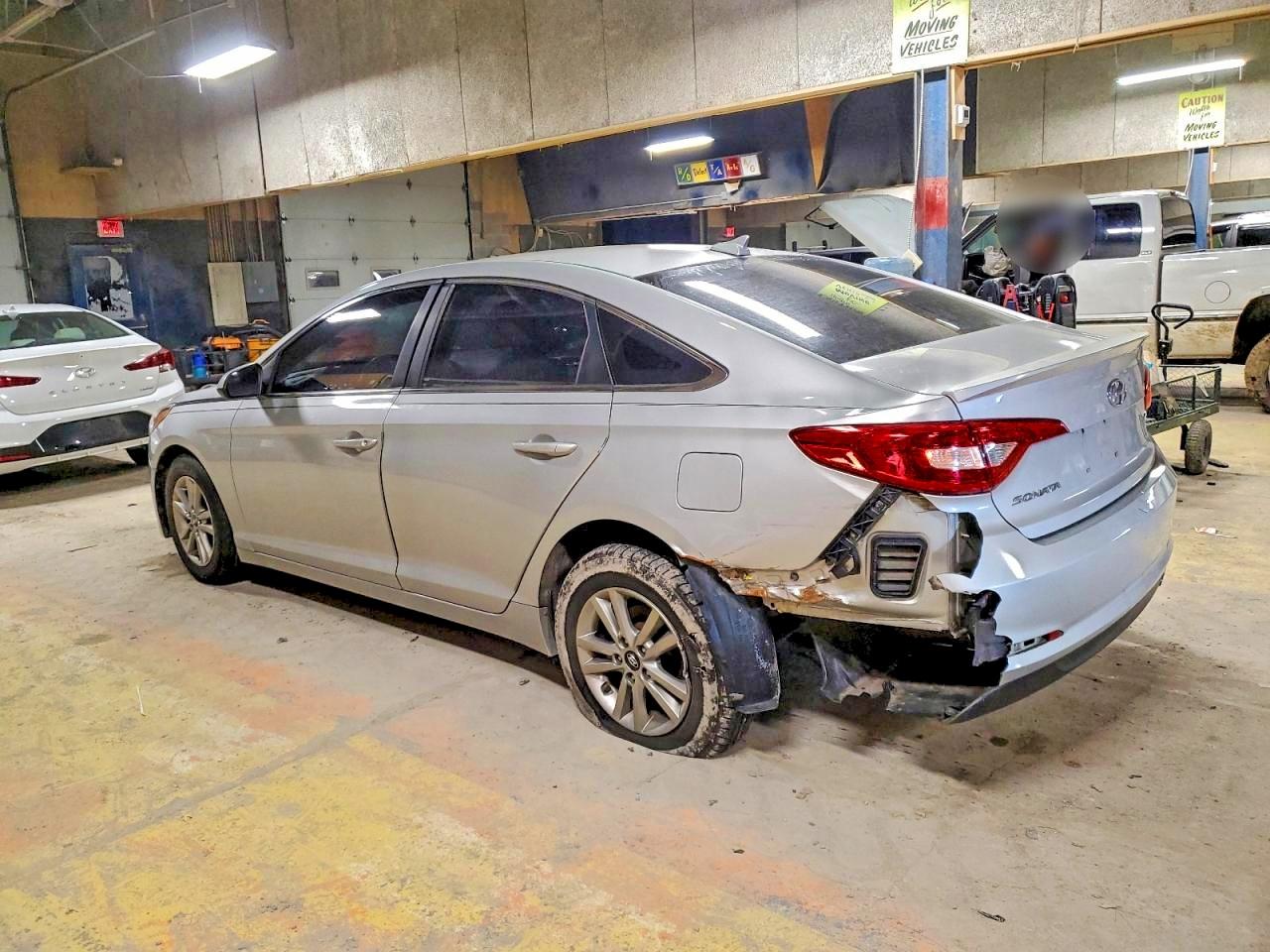 2015 HYUNDAI SONATA SE photo 2