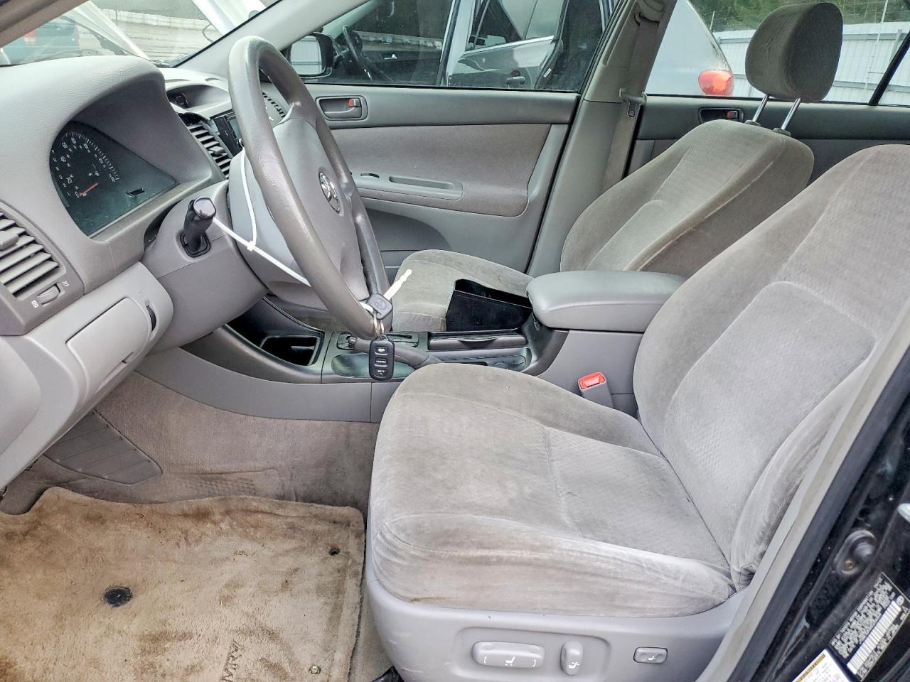 2004 TOYOTA CAMRY LE photo 7