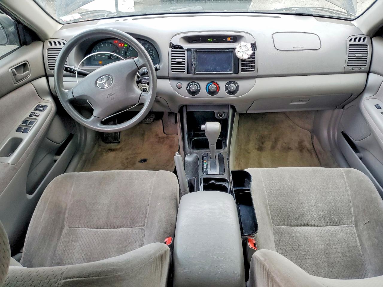 2004 TOYOTA CAMRY LE photo 8