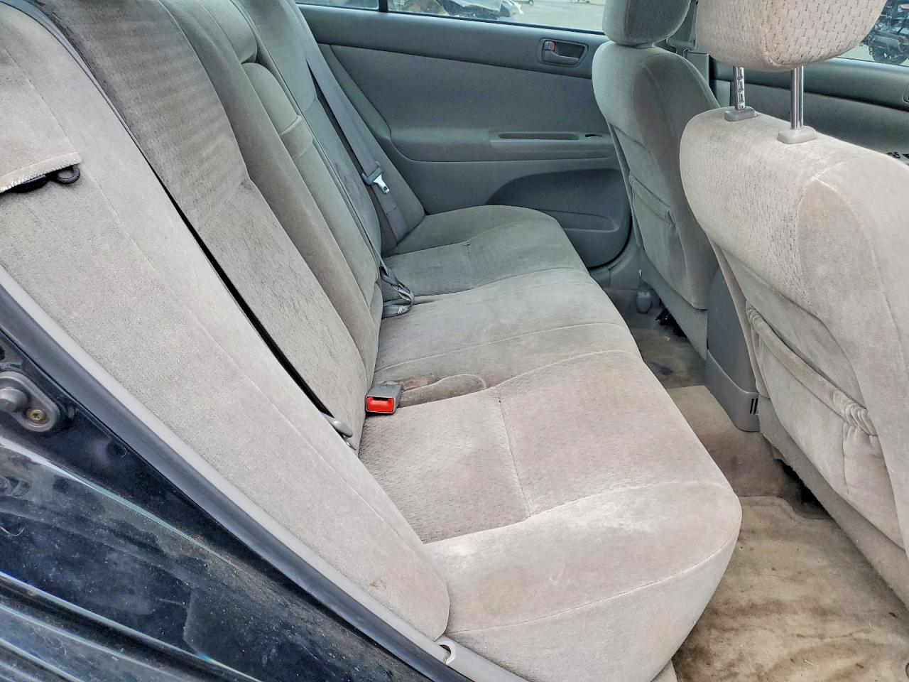 2004 TOYOTA CAMRY LE photo 10