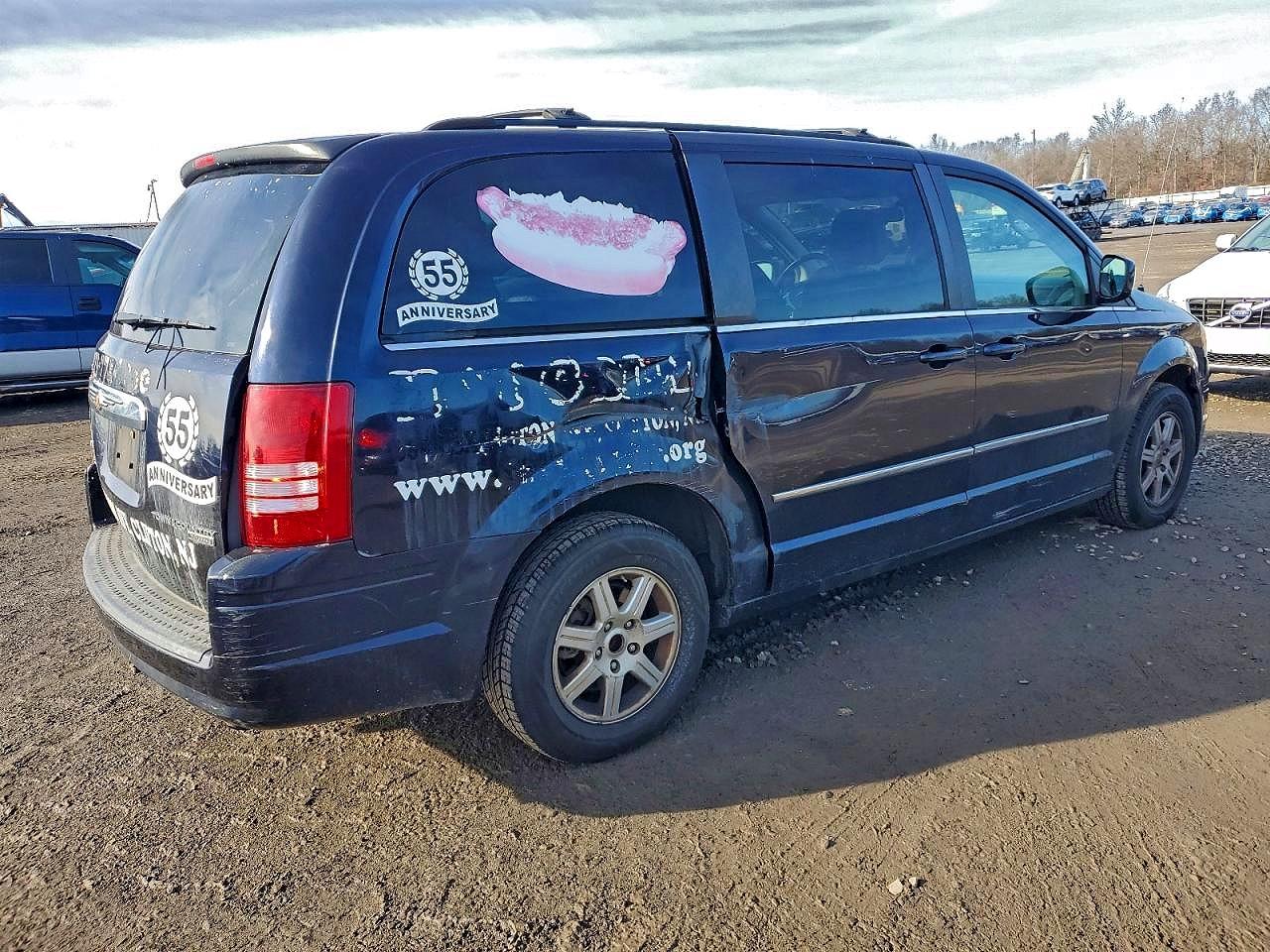 2010 CHRYSLER TOWN & COUNTRY TOURING PLUS photo 3