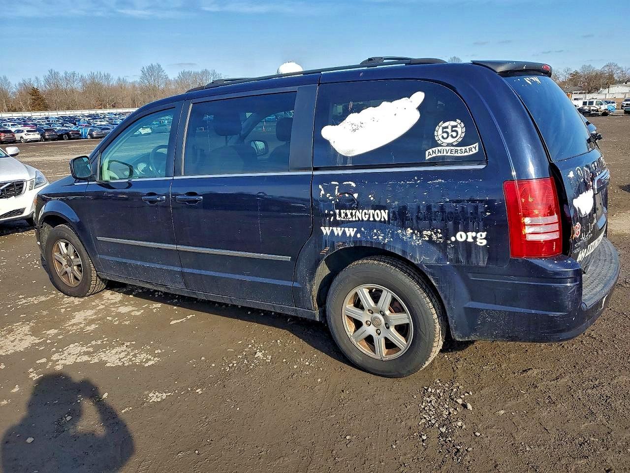 2010 CHRYSLER TOWN & COUNTRY TOURING PLUS photo 2