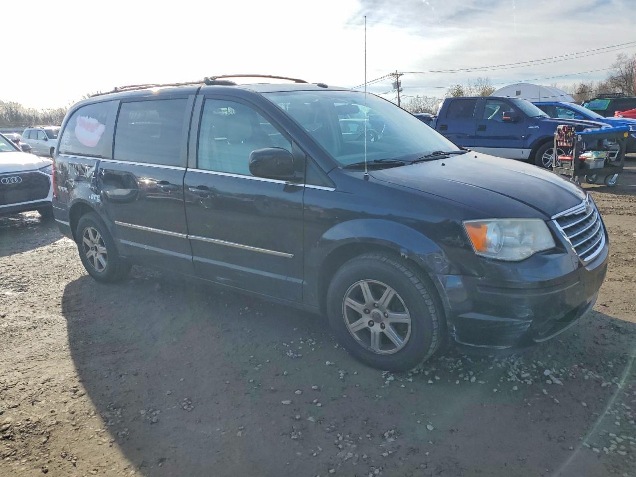 2010 CHRYSLER TOWN & COUNTRY TOURING PLUS photo 4