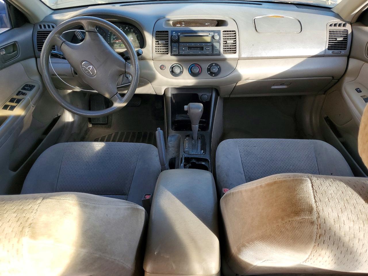 2002 TOYOTA CAMRY LE photo 8