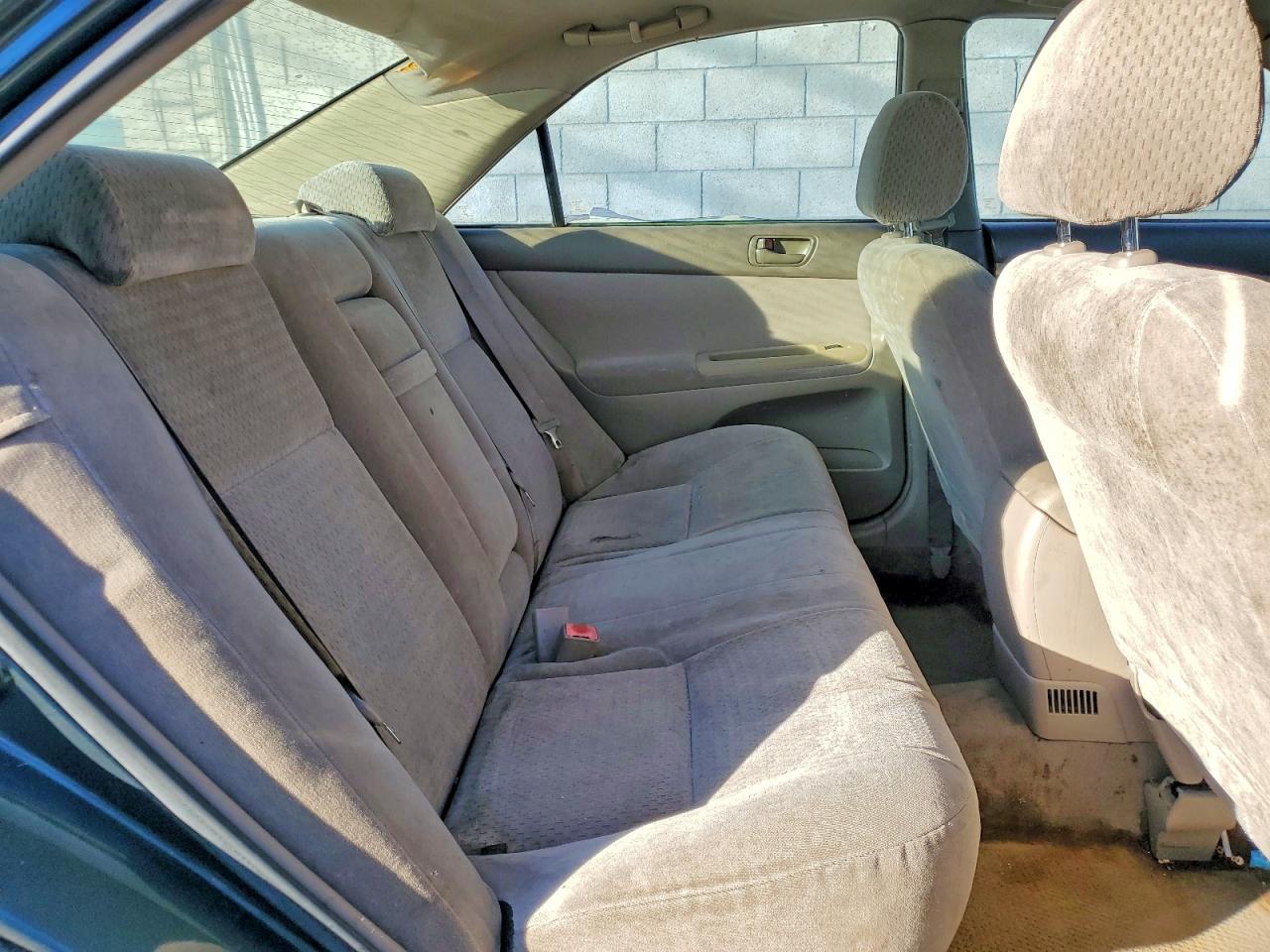 2002 TOYOTA CAMRY LE photo 10
