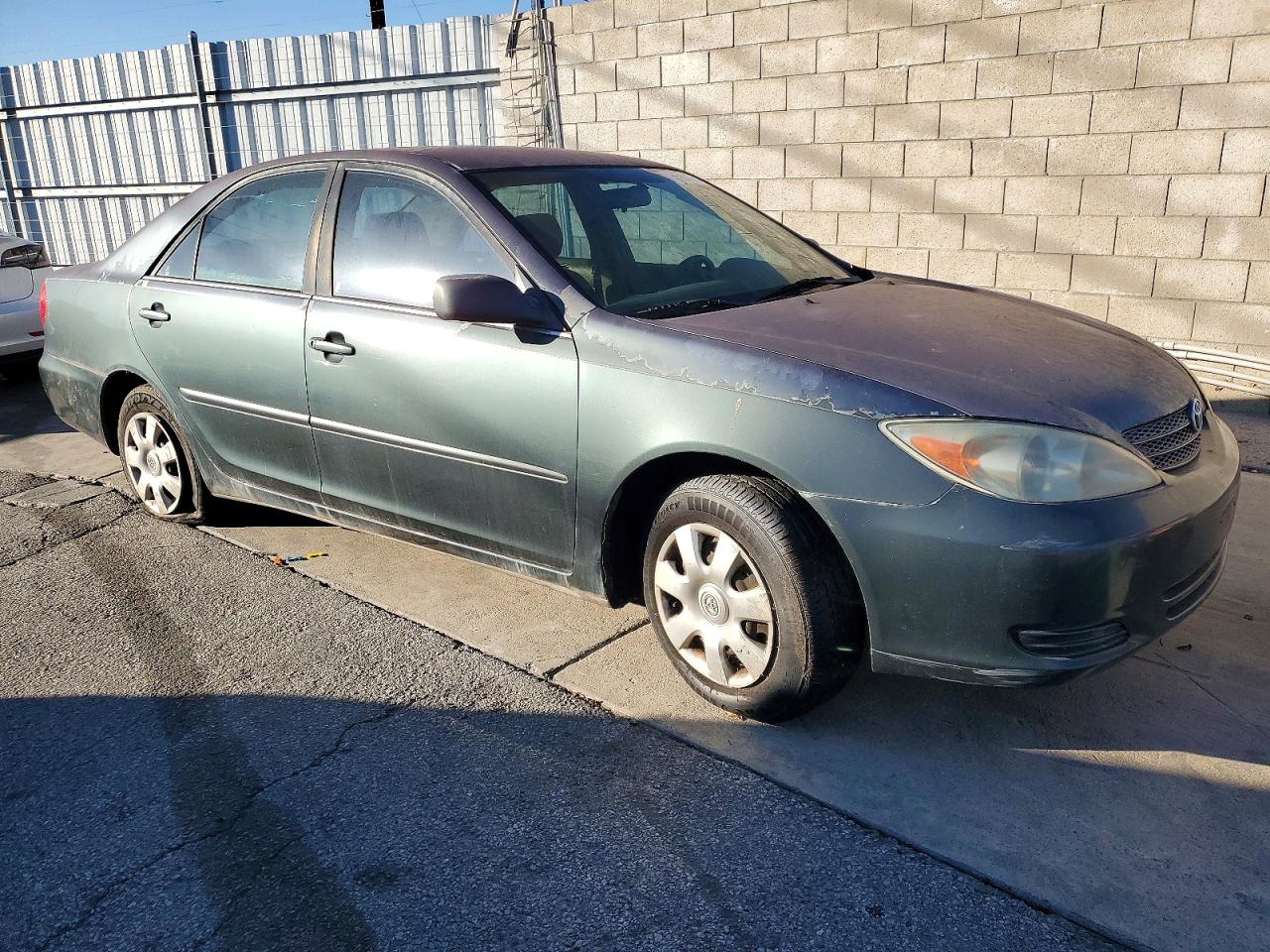2002 TOYOTA CAMRY LE photo 4