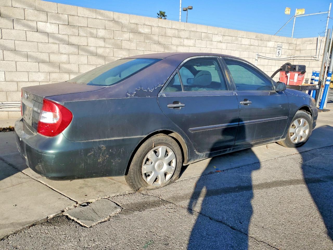 2002 TOYOTA CAMRY LE photo 3