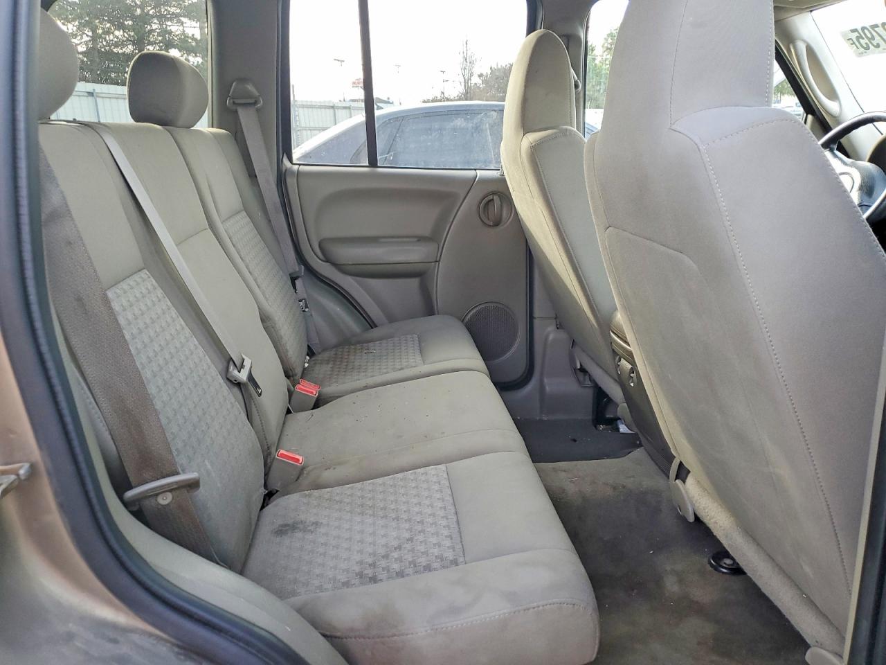 2005 JEEP LIBERTY SPORT photo 11