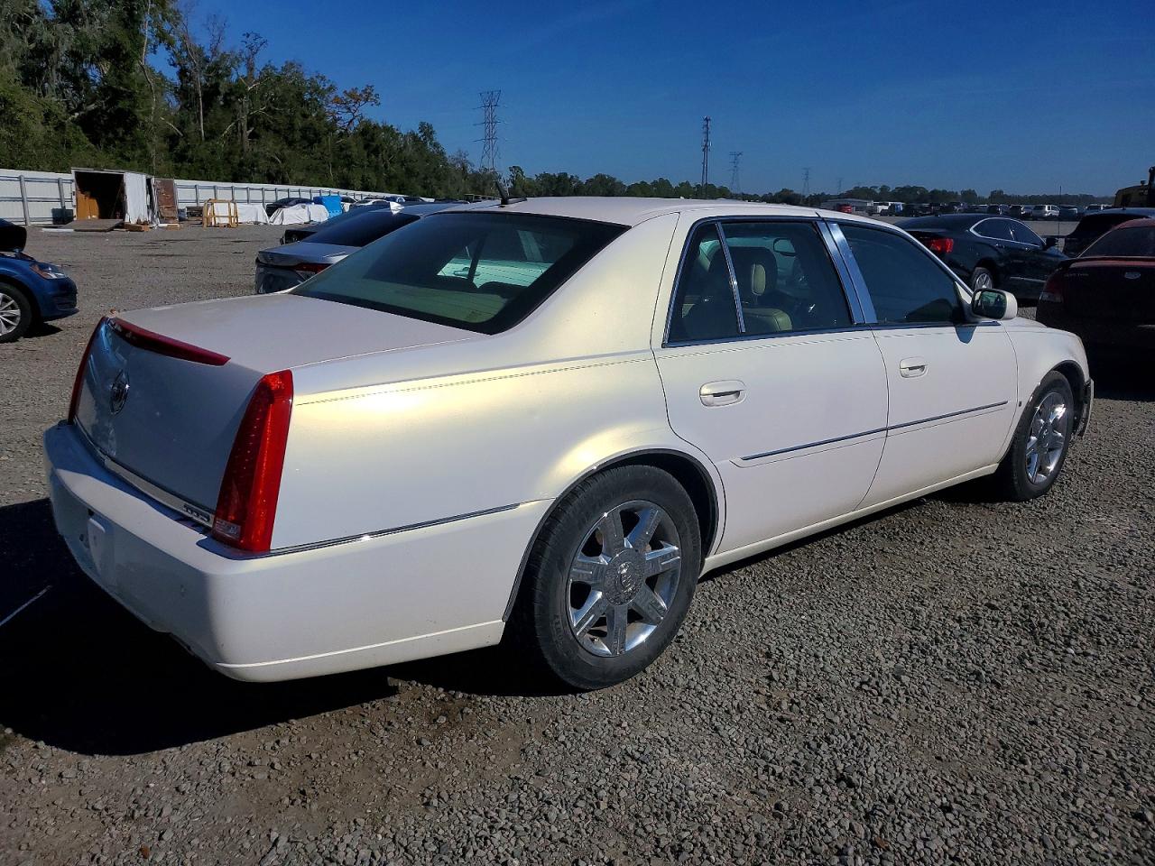 2007 CADILLAC DTS photo 3