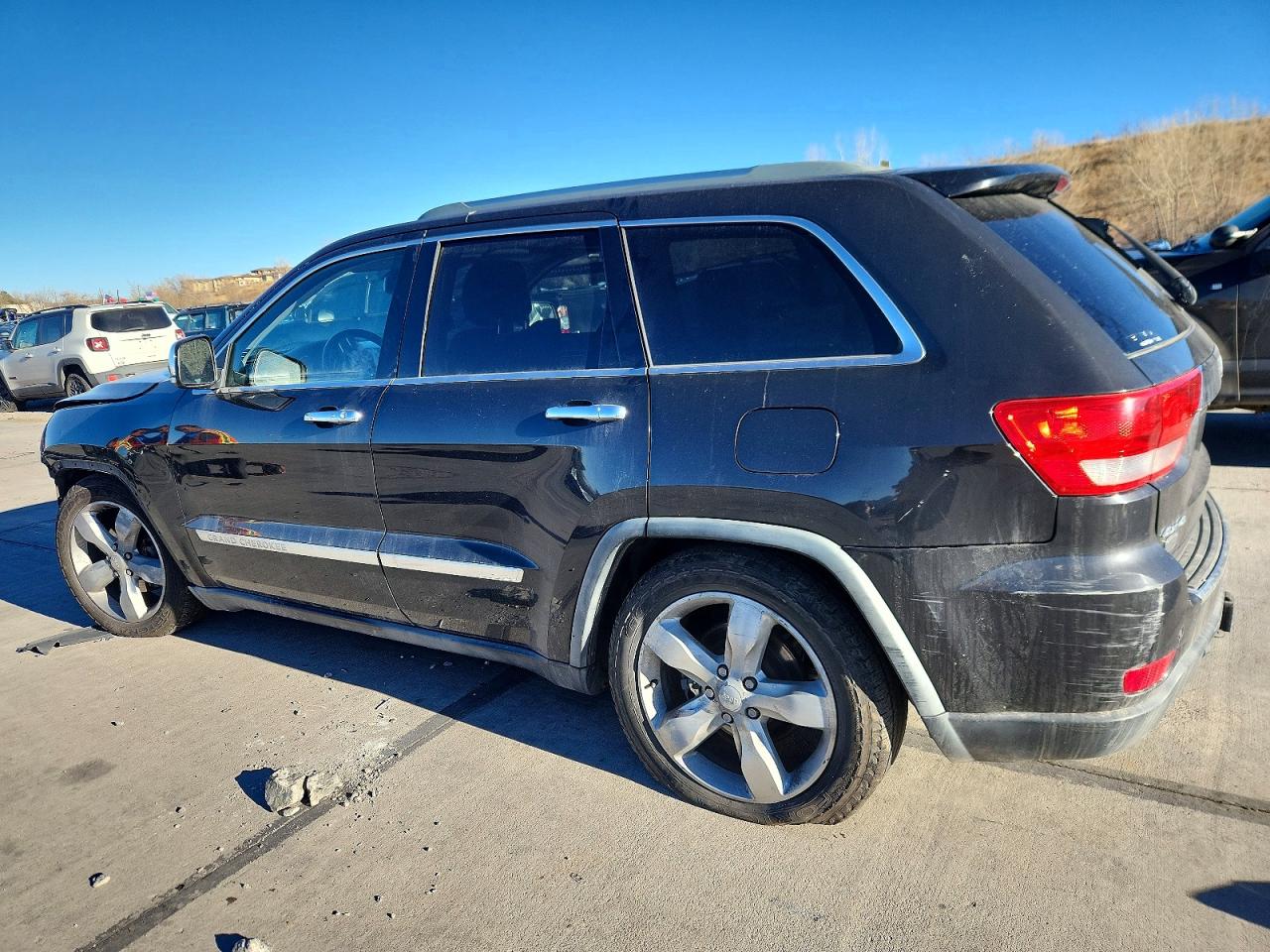 2011 JEEP GRAND CHEROKEE OVERLAND photo 2