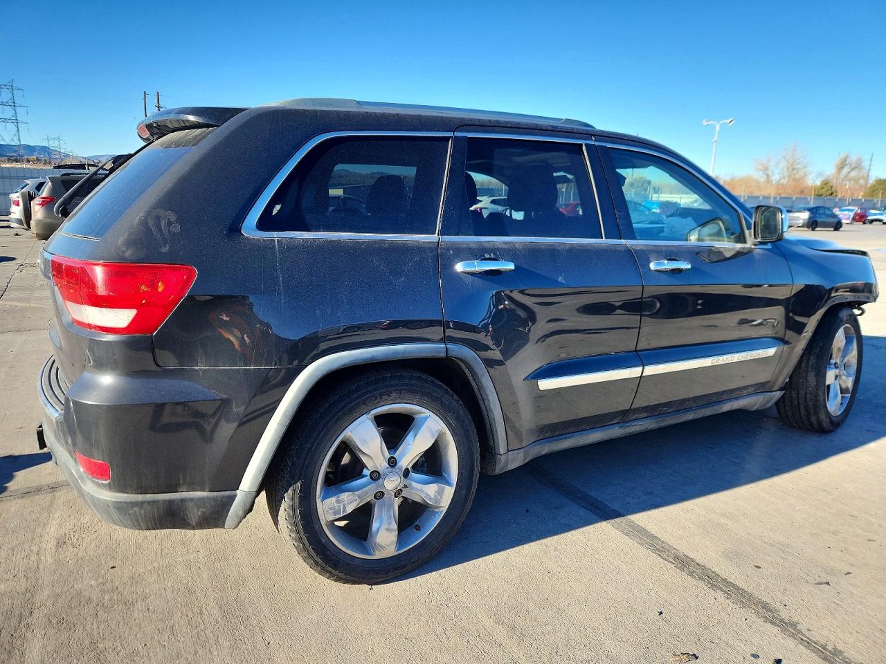2011 JEEP GRAND CHEROKEE OVERLAND photo 3