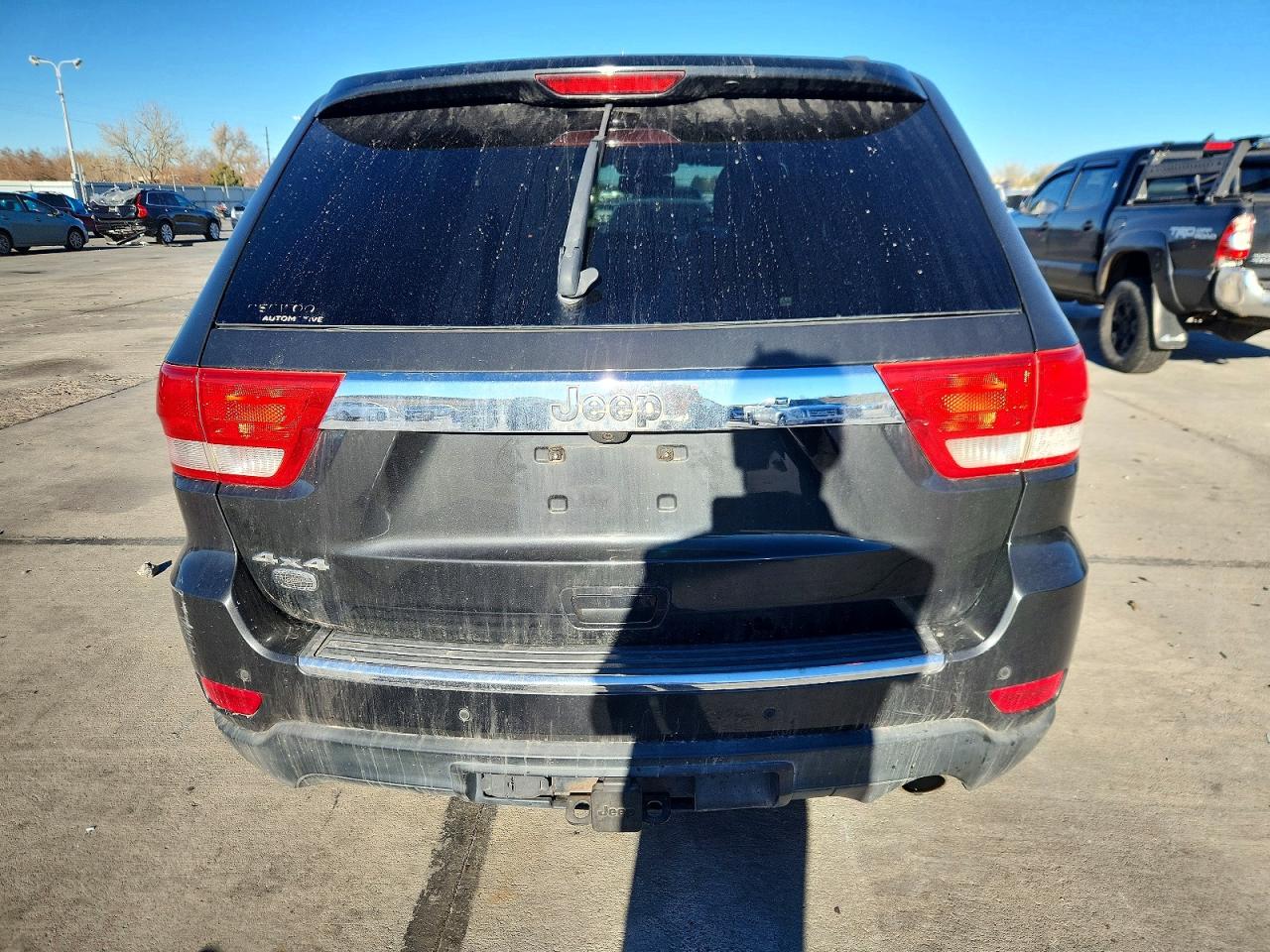 2011 JEEP GRAND CHEROKEE OVERLAND photo 6