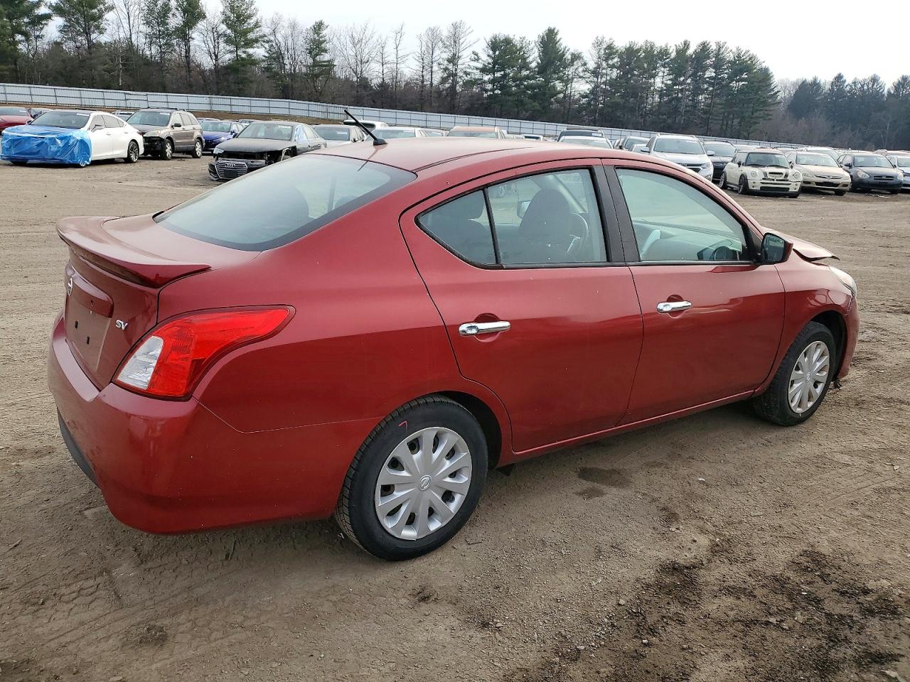 2019 NISSAN VERSA S photo 3