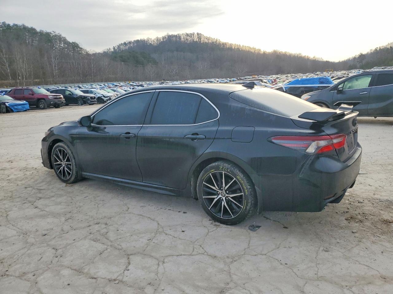 2022 TOYOTA CAMRY SE photo 2