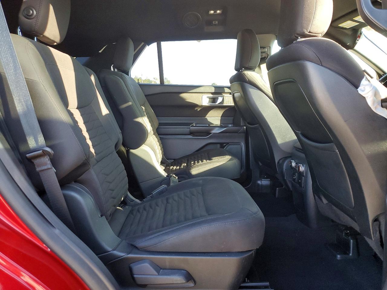 2020 FORD EXPLORER XLT photo 31