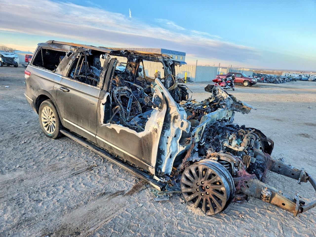 2022 LINCOLN NAVIGATOR L RESERVE photo 4