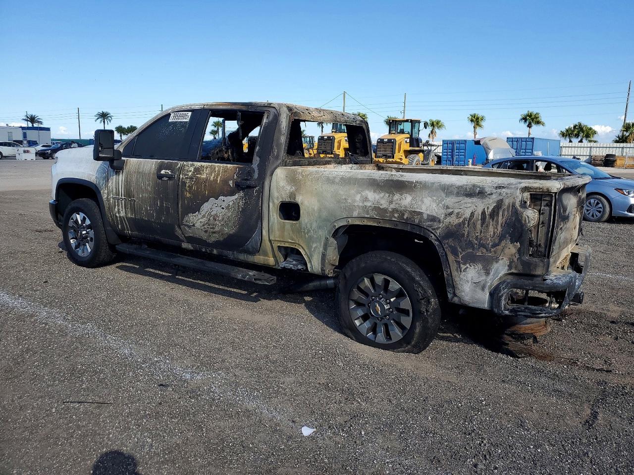 2024 CHEVROLET SILVERADO K2500 CUSTOM photo 2