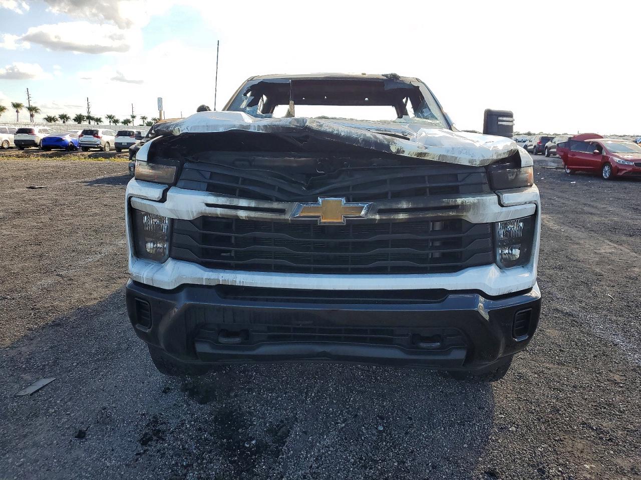 2024 CHEVROLET SILVERADO K2500 CUSTOM photo 5