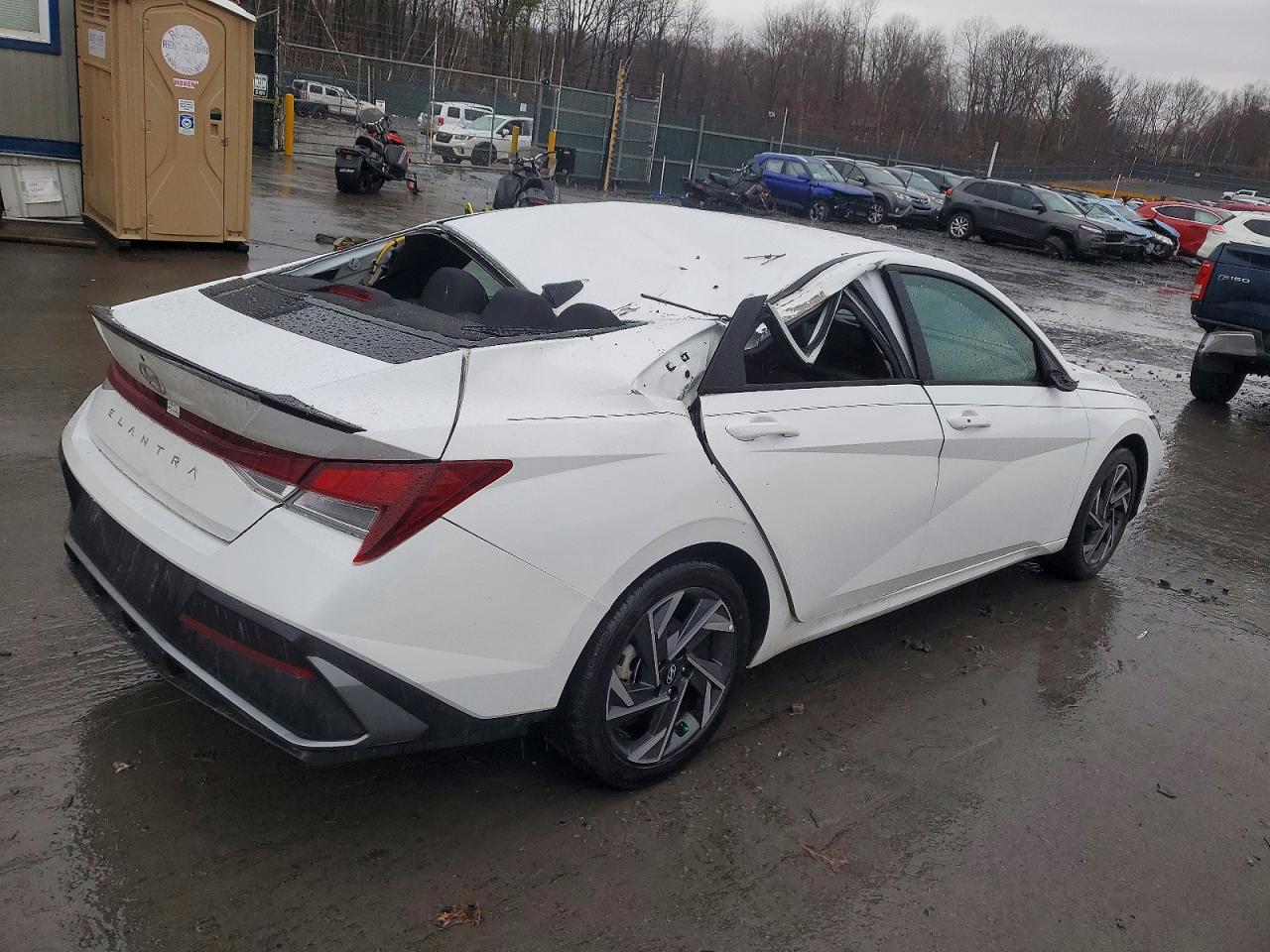 2025 HYUNDAI ELANTRA SEL SPORT photo 3