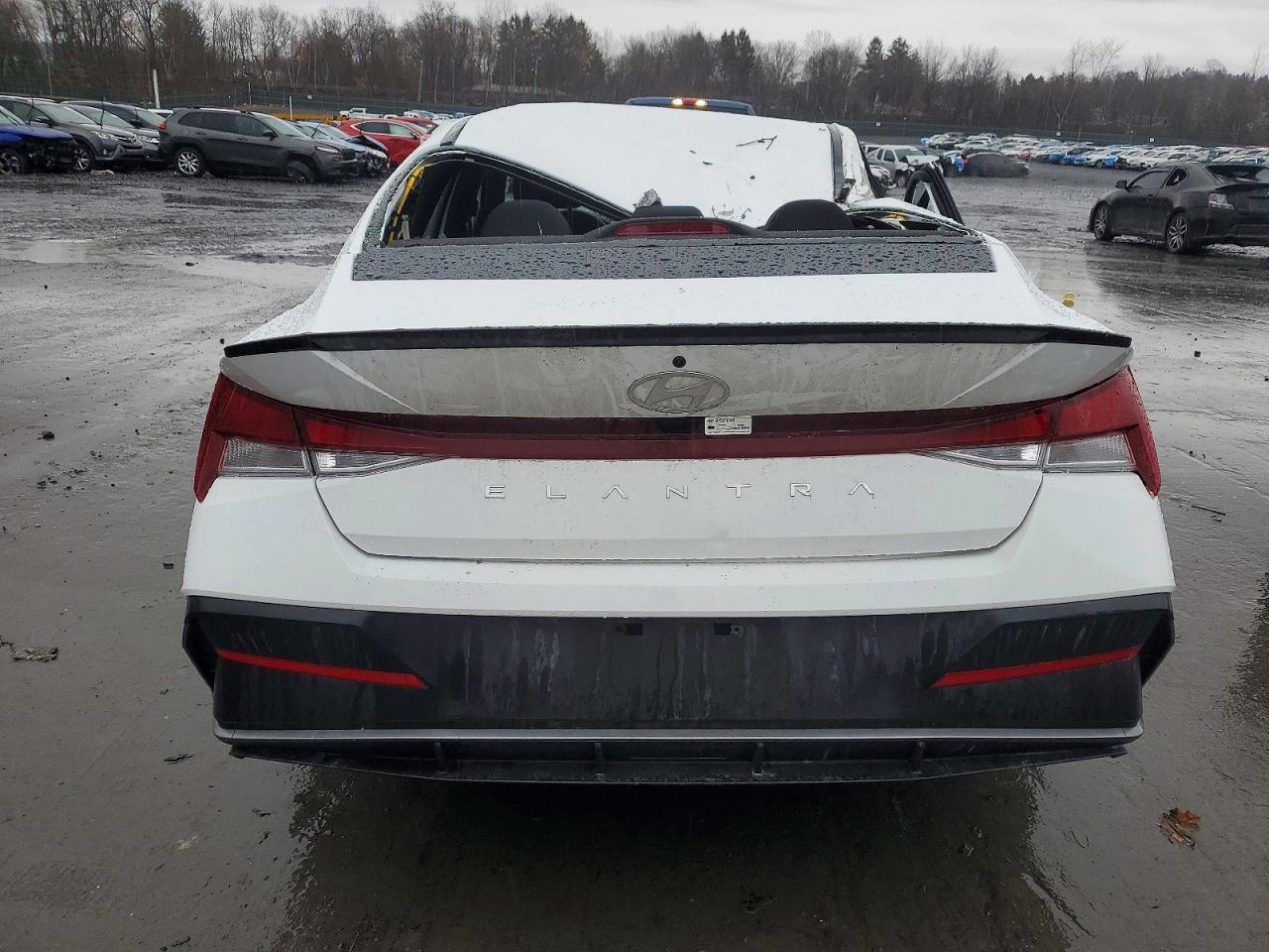 2025 HYUNDAI ELANTRA SEL SPORT photo 6