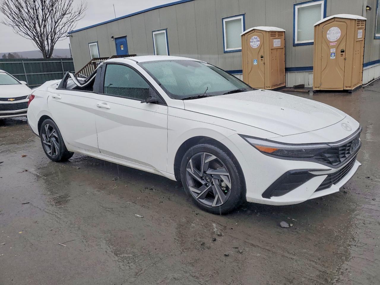 2025 HYUNDAI ELANTRA SEL SPORT photo 4
