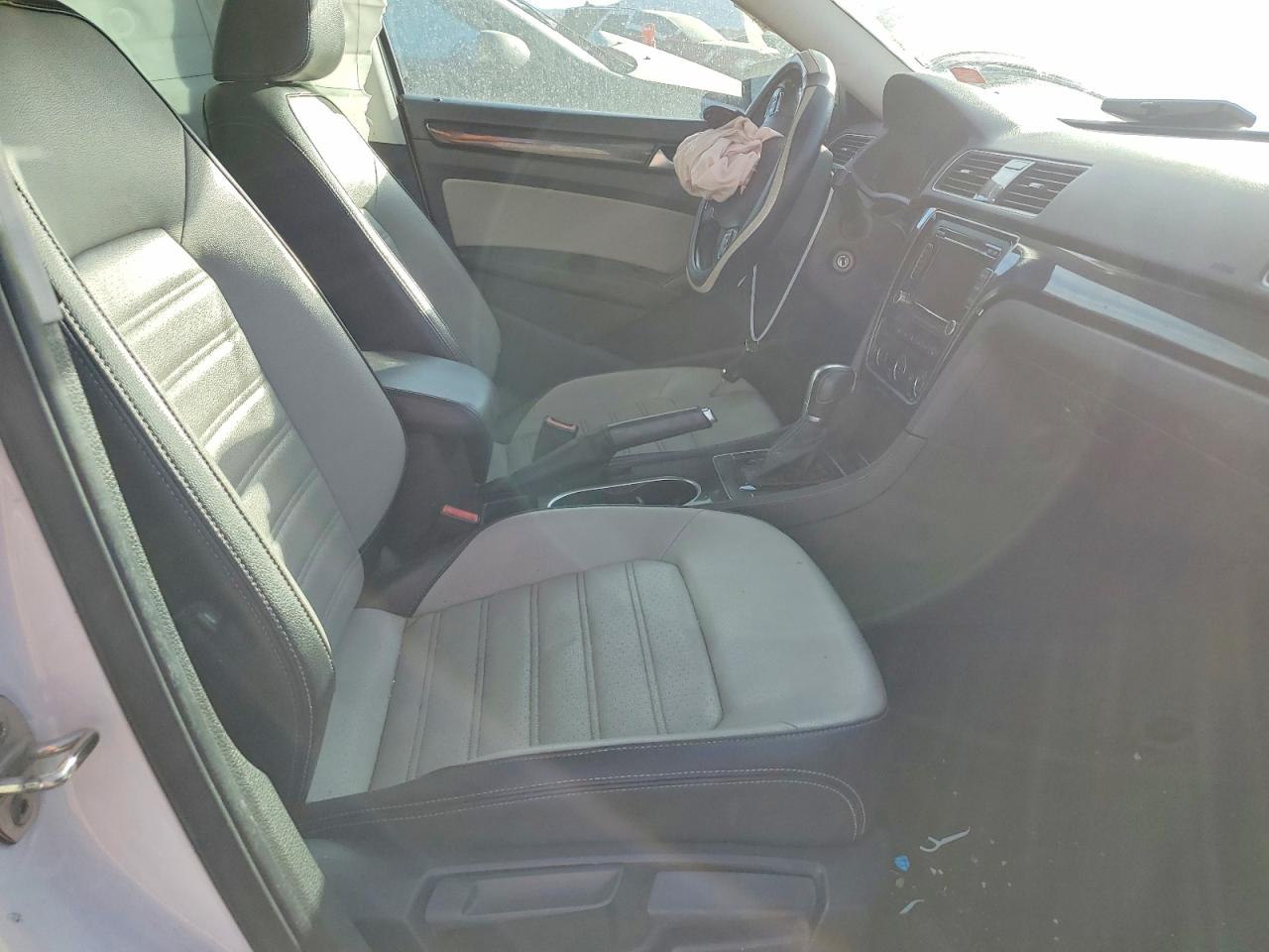 2015 VOLKSWAGEN PASSAT SE photo 13