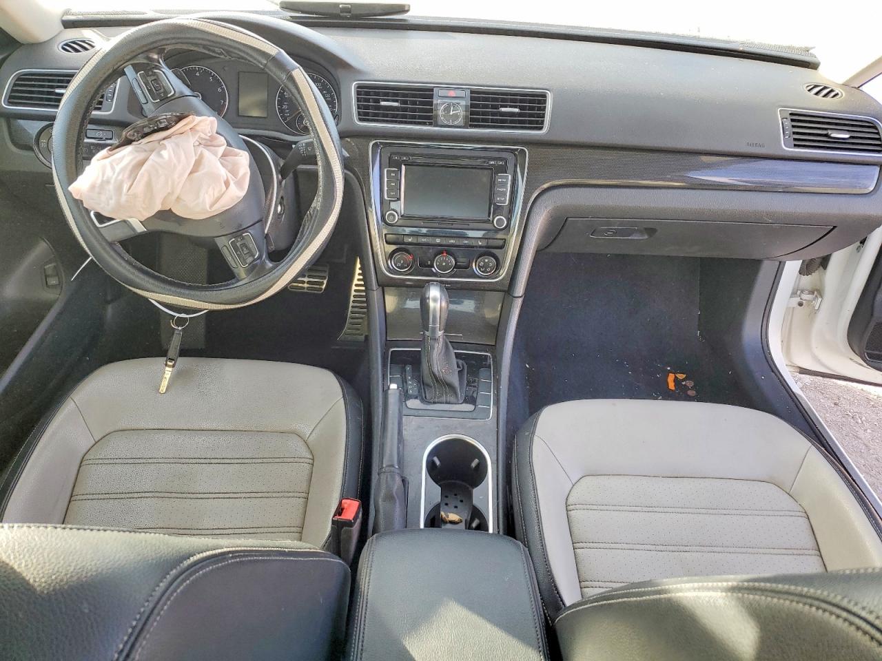 2015 VOLKSWAGEN PASSAT SE photo 8
