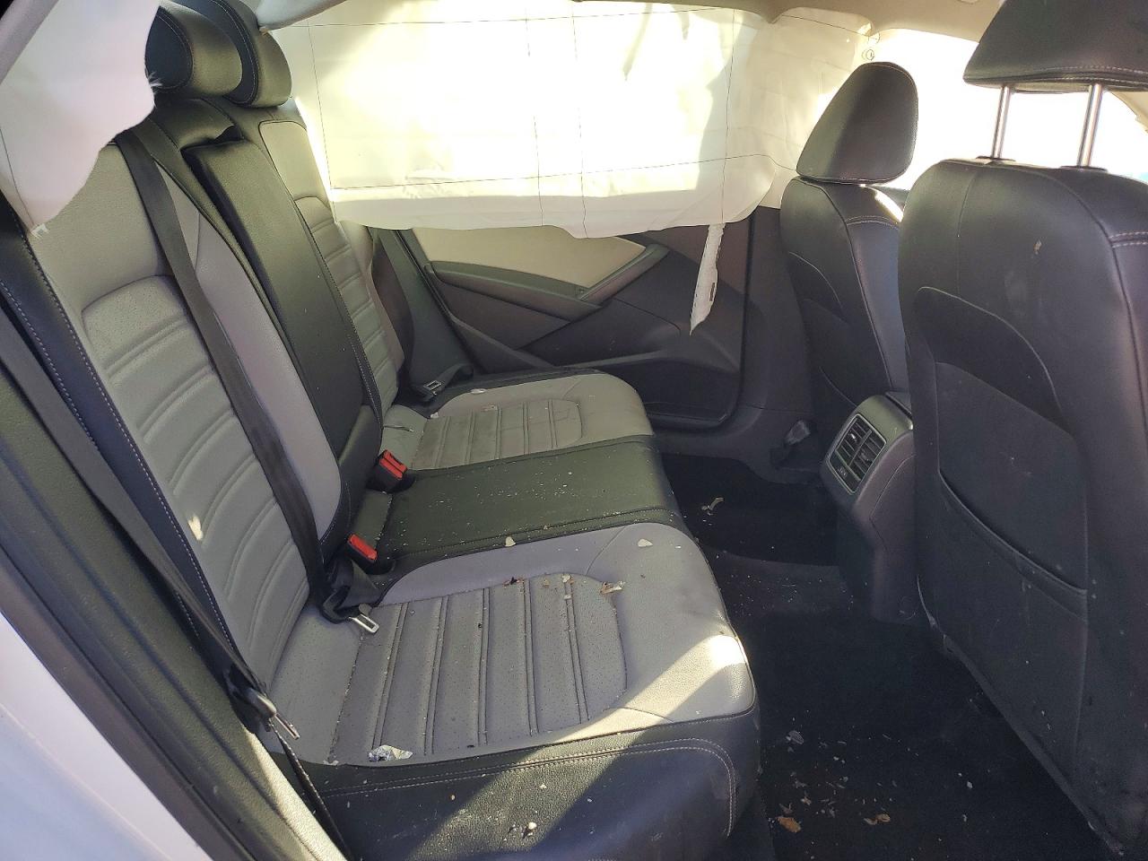 2015 VOLKSWAGEN PASSAT SE photo 11