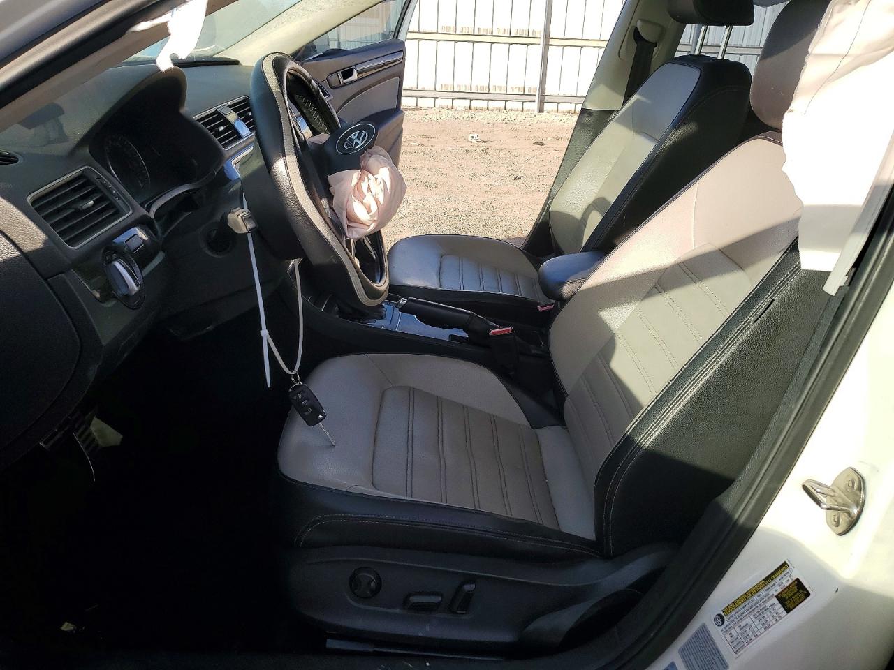 2015 VOLKSWAGEN PASSAT SE photo 7
