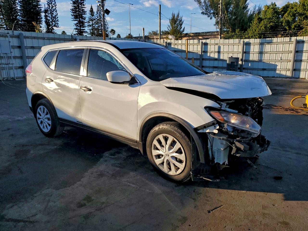2016 NISSAN ROGUE S photo 4