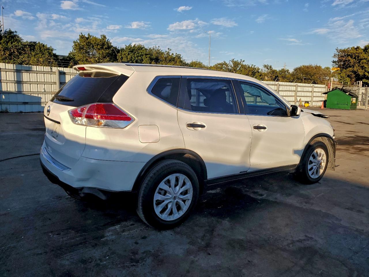 2016 NISSAN ROGUE S photo 3