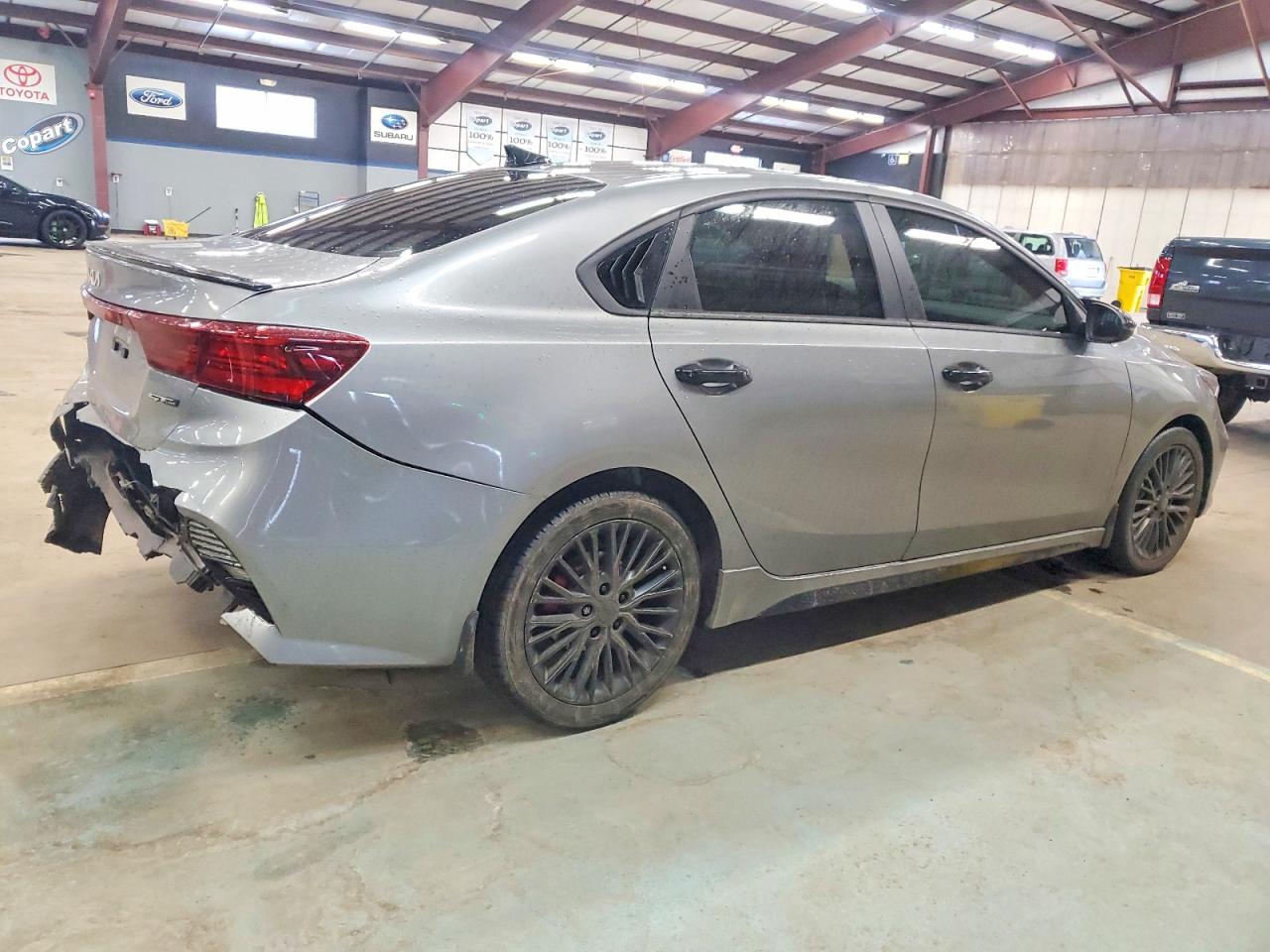 2023 KIA FORTE GT LINE photo 2