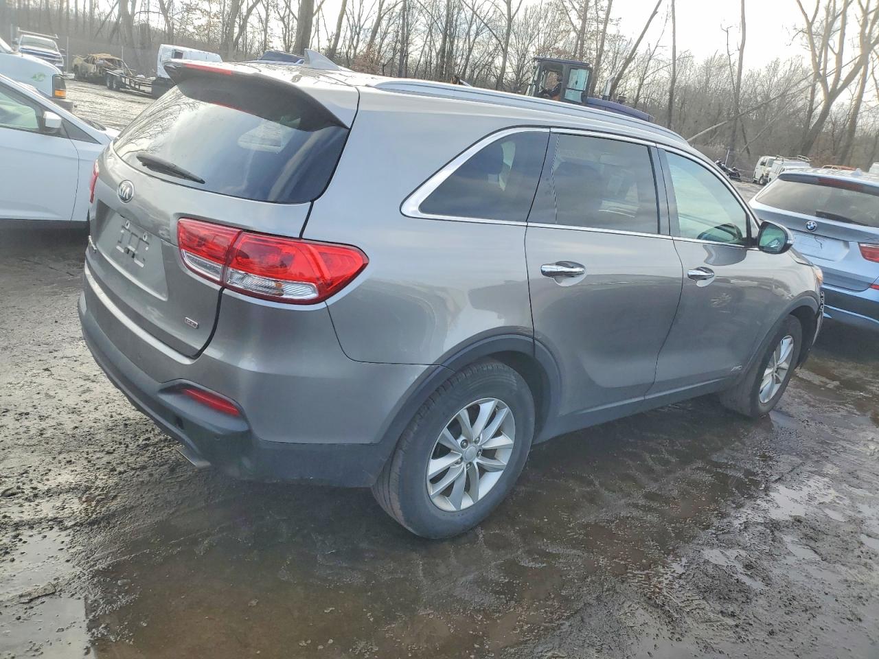 2017 KIA SORENTO LX photo 3