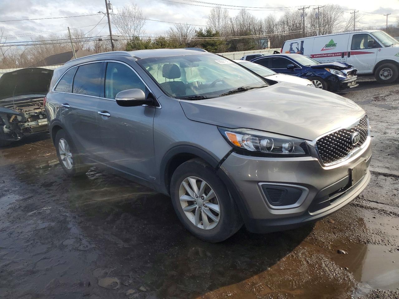 2017 KIA SORENTO LX photo 4