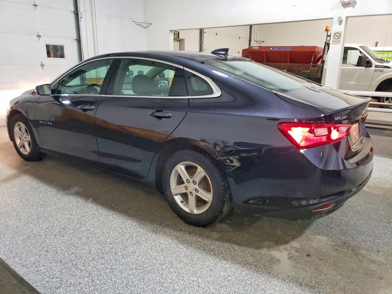2022 CHEVROLET MALIBU LS photo 2