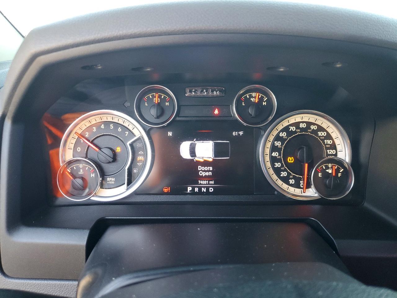 2016 RAM 1500 SLT photo 9