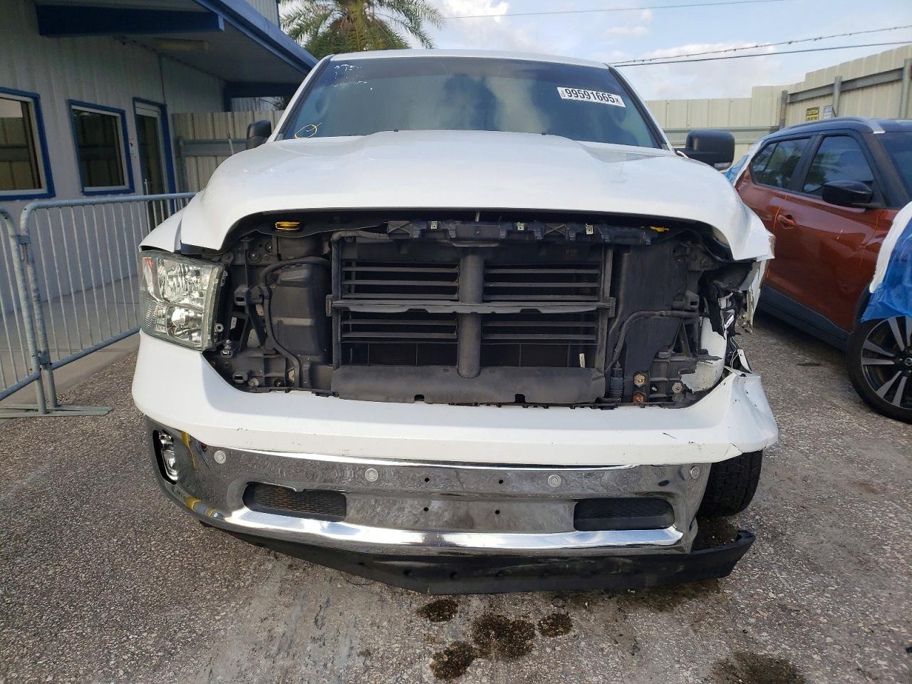 2016 RAM 1500 SLT photo 5