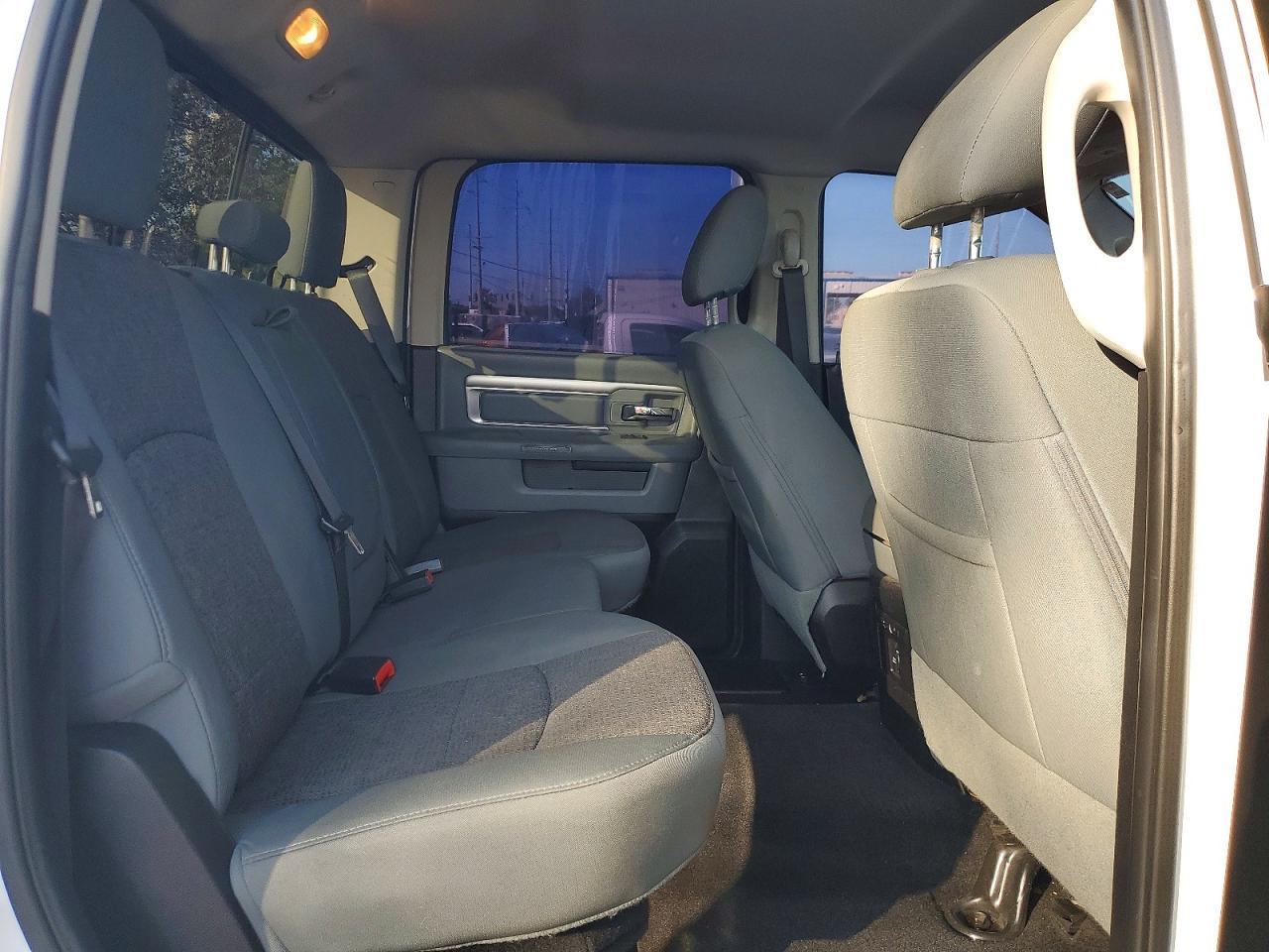 2016 RAM 1500 SLT photo 10