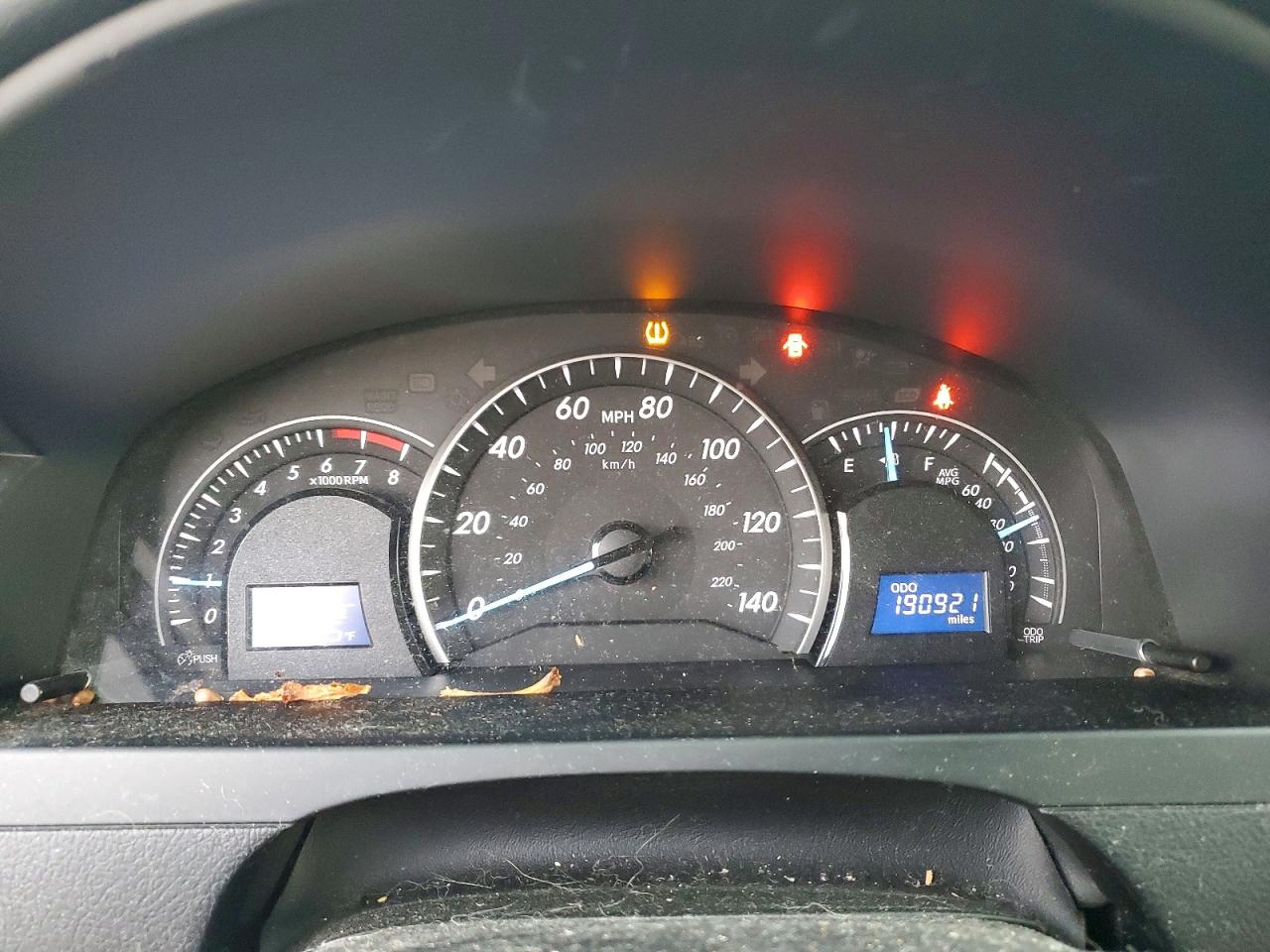 2014 TOYOTA CAMRY L photo 9