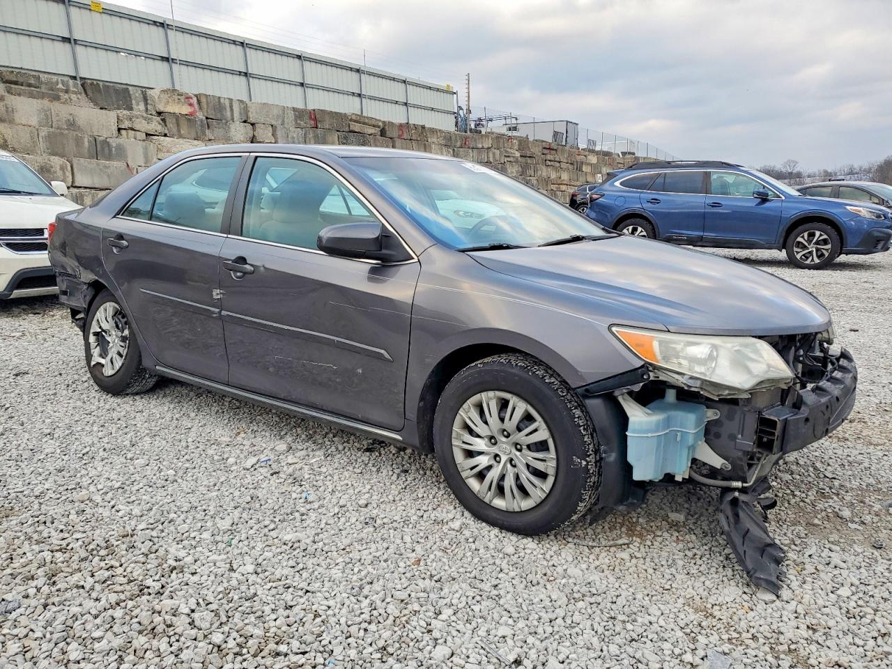 2014 TOYOTA CAMRY L photo 4