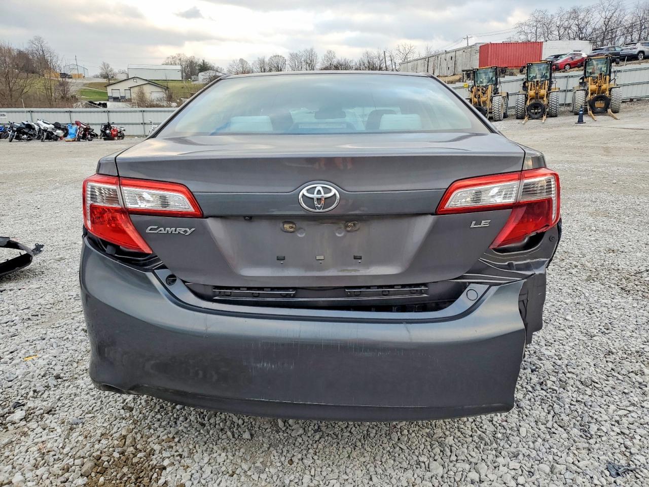 2014 TOYOTA CAMRY L photo 6