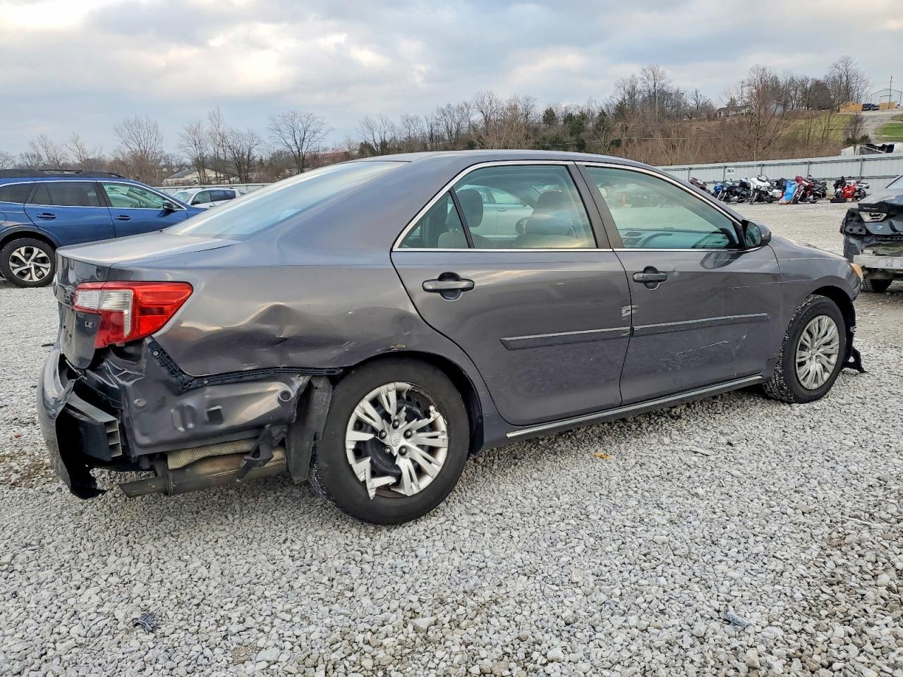 2014 TOYOTA CAMRY L photo 3