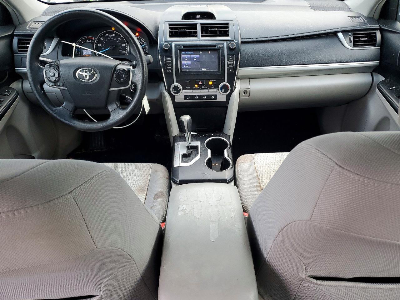 2014 TOYOTA CAMRY L photo 8