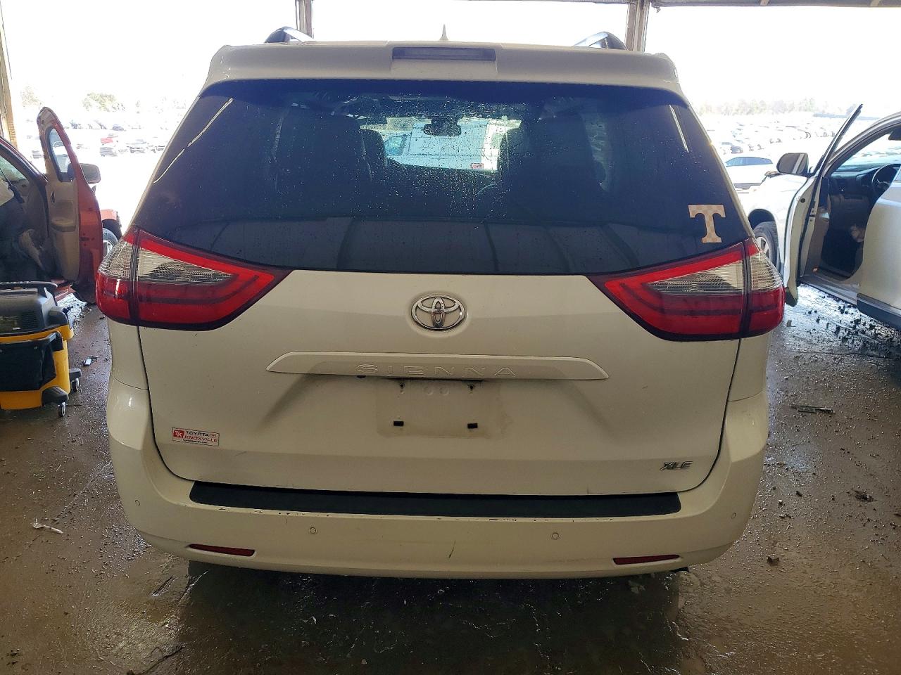 2020 TOYOTA SIENNA XLE photo 6