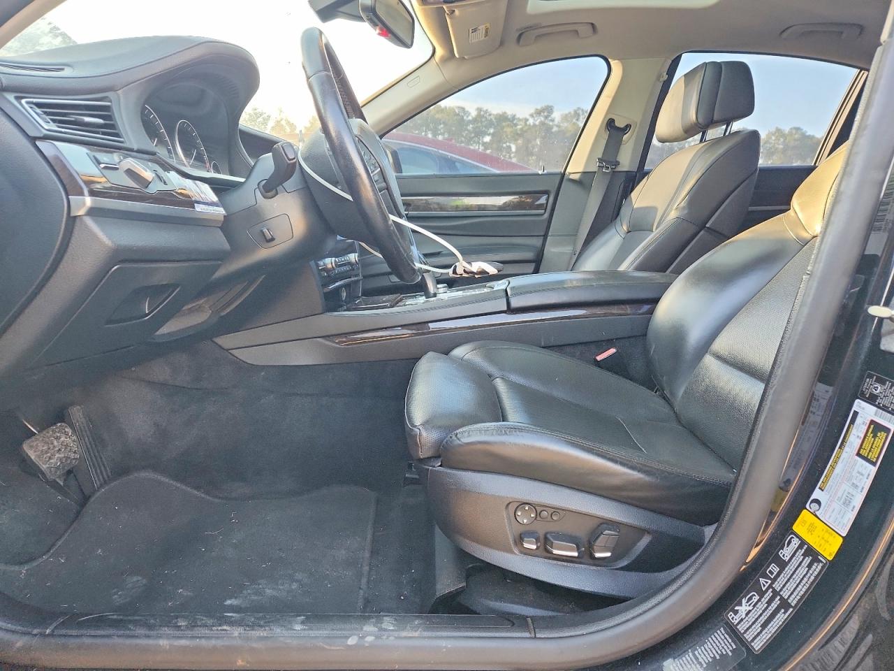 2012 BMW 750 photo 7