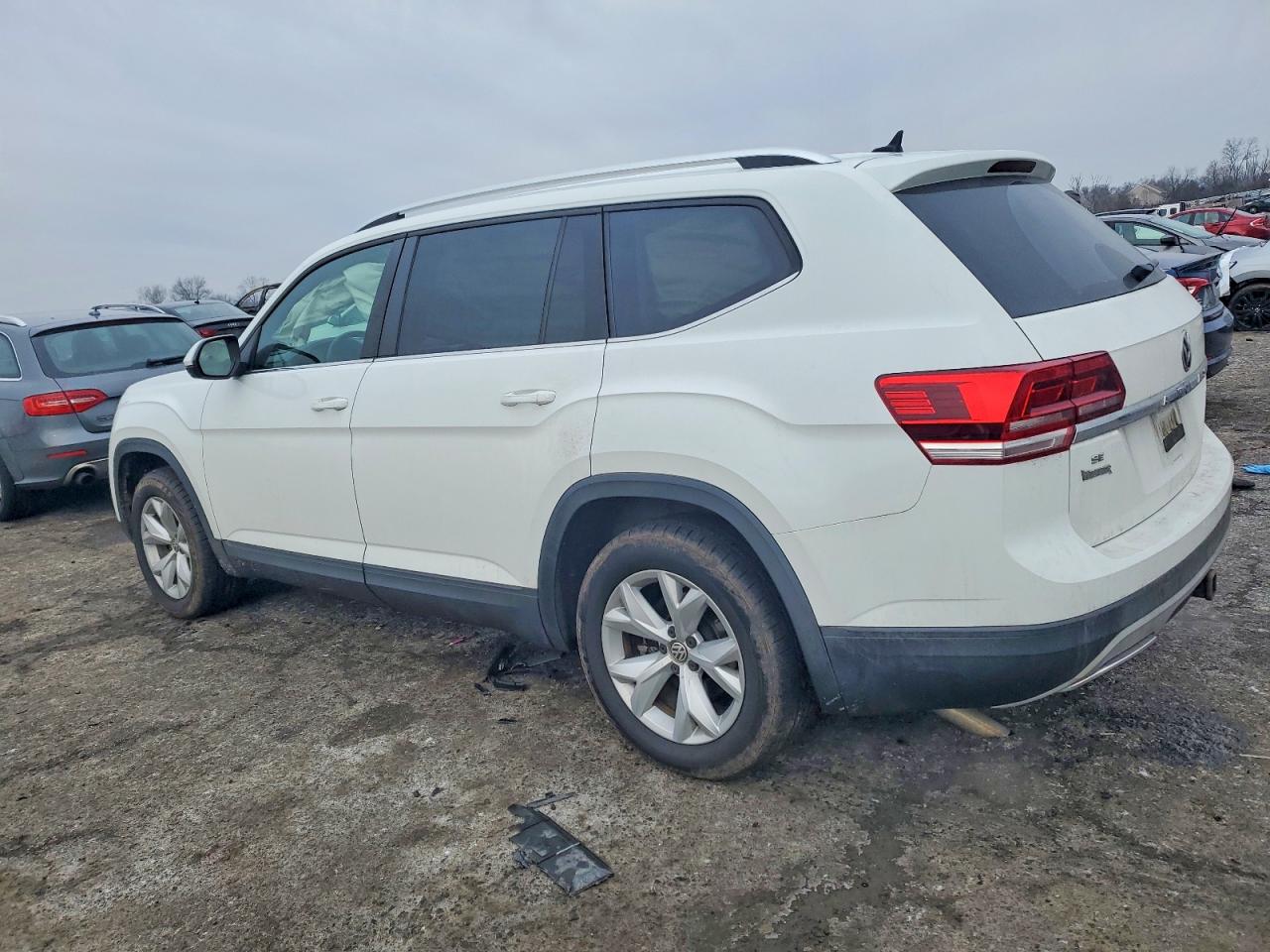 2018 VOLKSWAGEN ATLAS SE photo 2