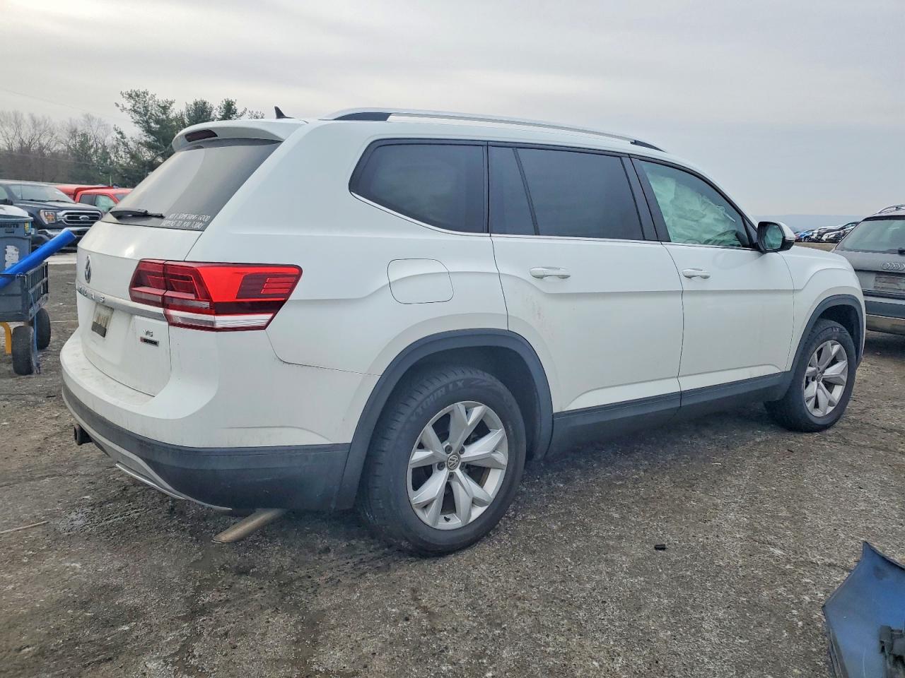 2018 VOLKSWAGEN ATLAS SE photo 3